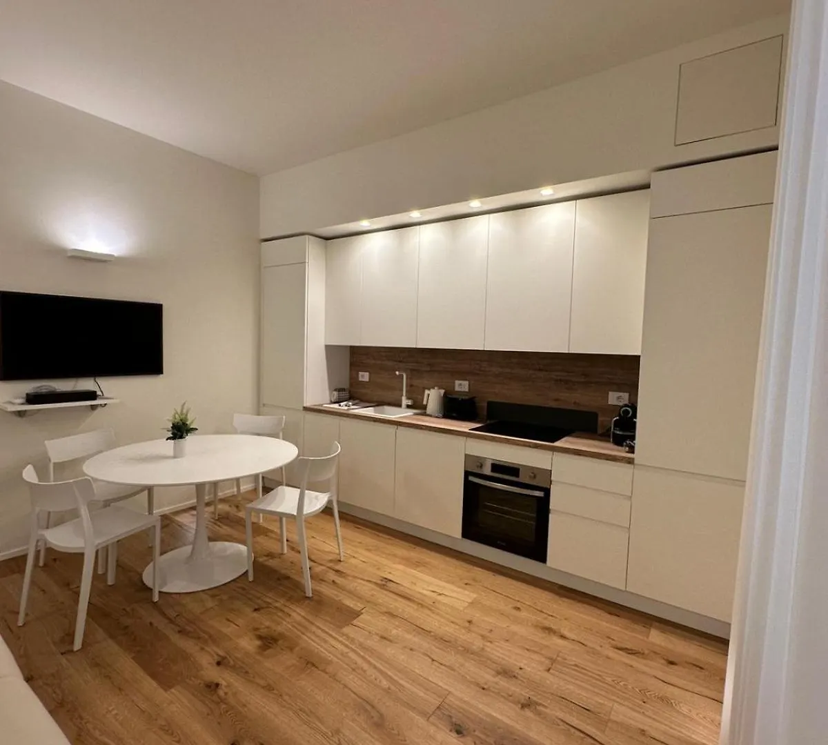 Duomo Private Apartment With Wi-Fi Just Steps From The Duomo Demetra ミラノ