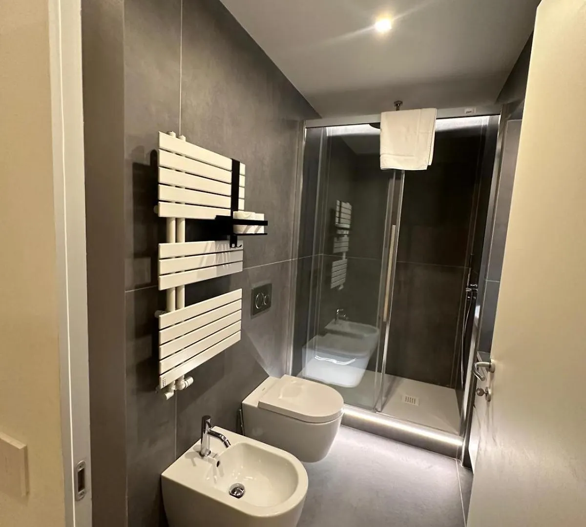 Duomo Private Apartment With Wi-Fi Just Steps From The Duomo Demetra ミラノ